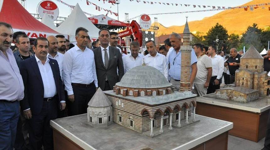 ‘İller Tanıtım Sergisi’nde Van tanıtıldı
