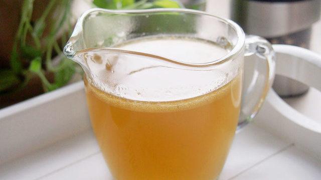 En sağlıklısından: Ev yapımı tavuk bulyon