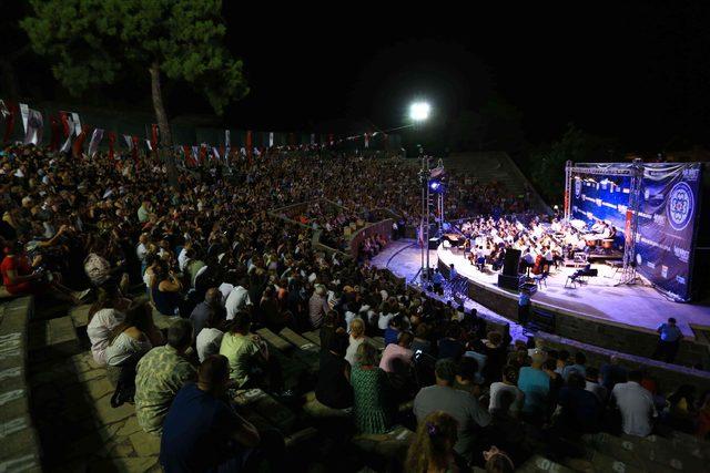 Marmaris'te İdil Biret rüzgarı