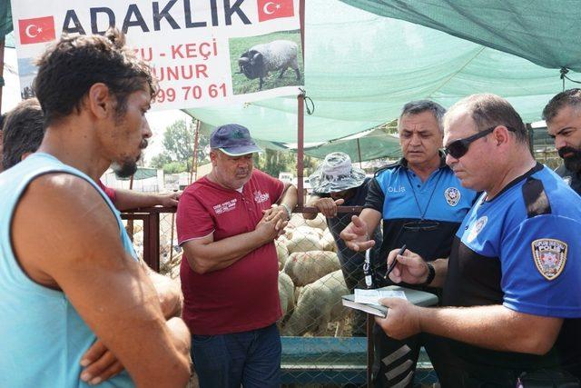 Polis, kurban pazarlarında 