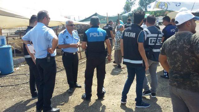 Polis, kurban pazarlarında 