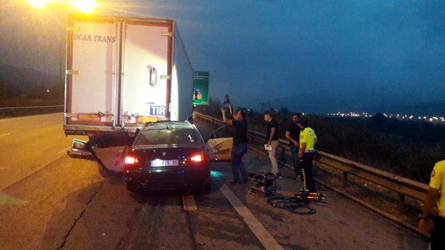 Otomobil TIR a arkadan &ccedil;arptı: 2 &ouml;l&uuml; 1