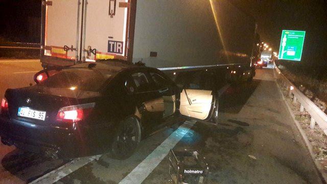 Otomobil TIR a arkadan &ccedil;arptı: 2 &ouml;l&uuml; 3
