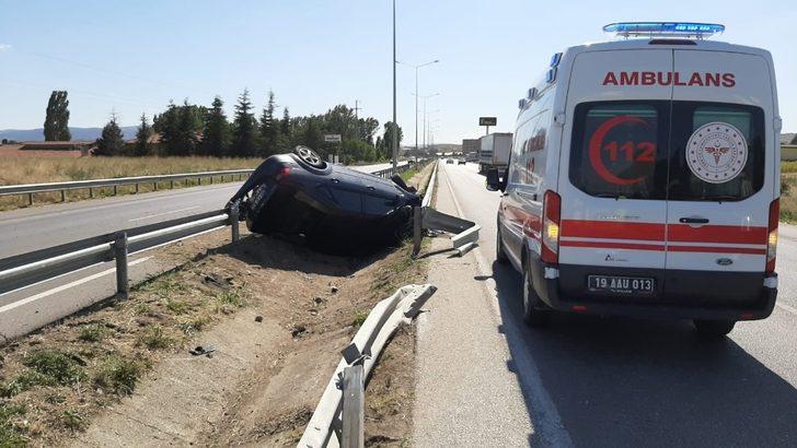 Kontrolden çıkan otomobil devrildi: 2 yaralı G1