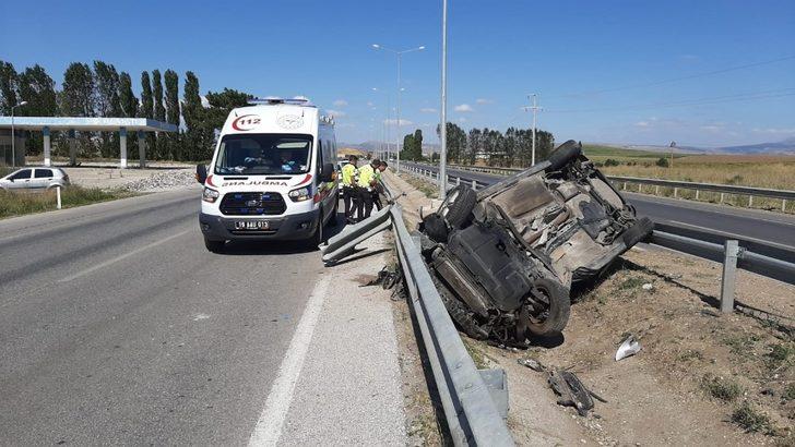 Kontrolden çıkan otomobil devrildi: 2 yaralı G3
