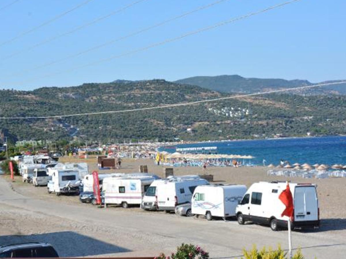 Assos&rsquo;ta sahil boyunca sıralanan karavanlara tepki! 