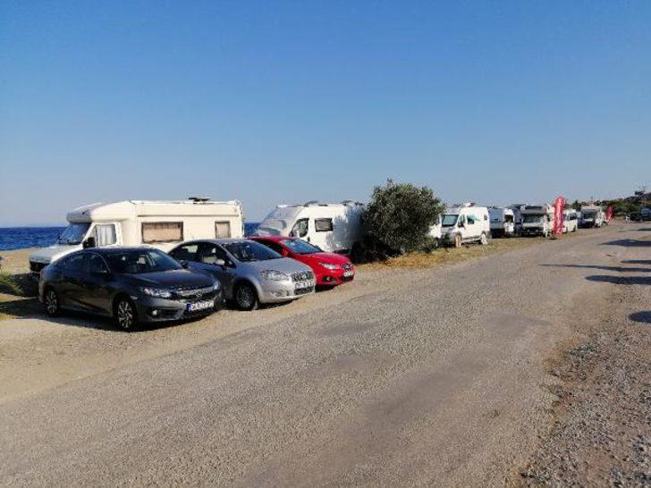 Assos’ta sahil boyunca sıralanan karavanlara tepki!  G2