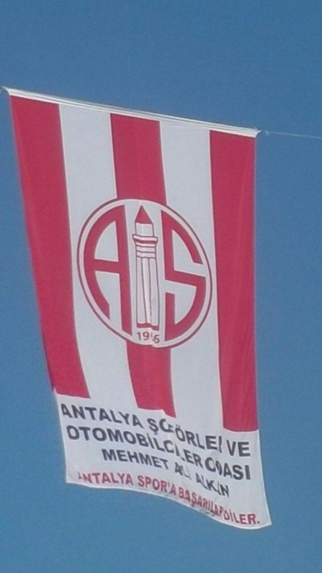 Antalya ve ilçelerinde  bayrak kampanyası yeniden başlıyor.