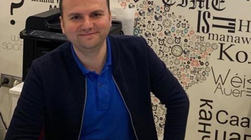 İngilizce &Ouml;ğretmeni Musa Dağ: "Hayat, hayallerinize g&ouml;re b&uuml;y&uuml;r veya k&uuml;&ccedil;&uuml;l&uuml;r"