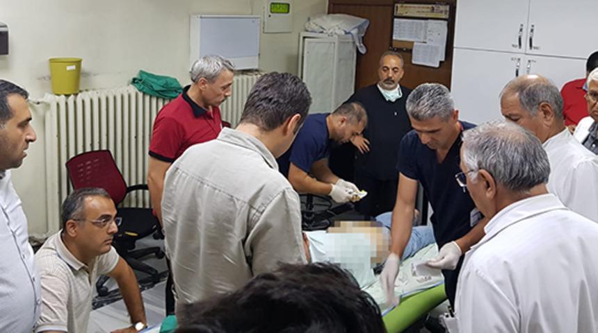 Sağlık raporu alamayan hasta, doktoru bı&ccedil;aklayarak yaraladı 