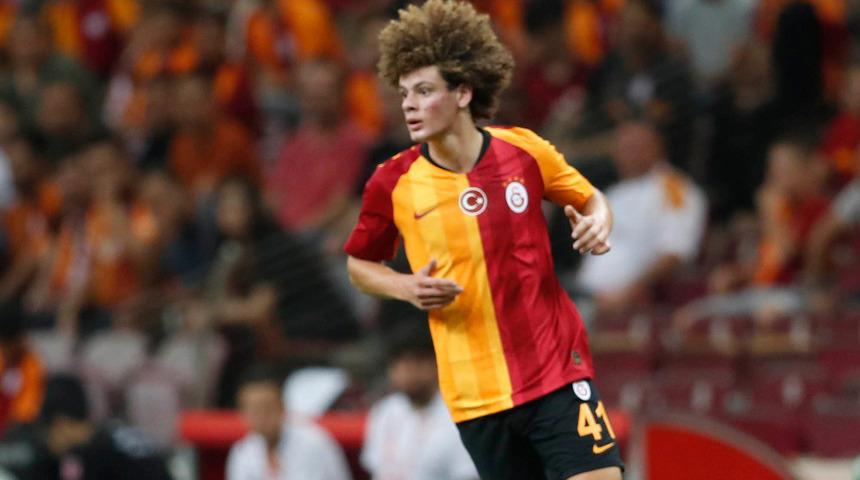 Galatasaray Erencan Yardımcı ile 3 yıllık profesyonel sözleşme imzaladı