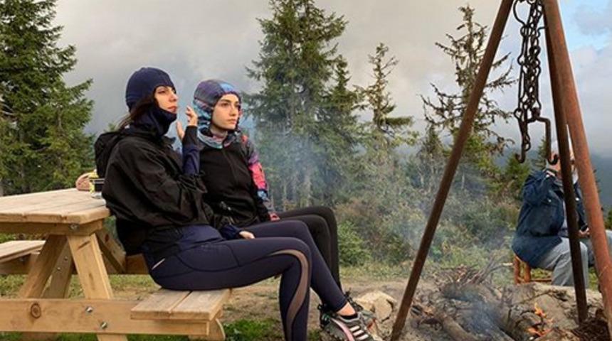 Hazar Ergüçlü, Karadeniz yaylalarında tatil yapıyor