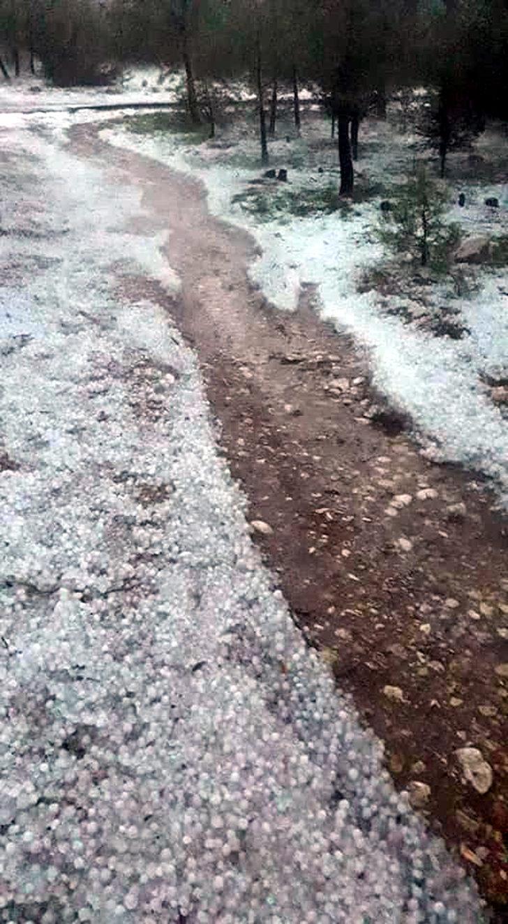 Korkuteli'de sağanak ve dolu, tarım alanlarını vurdu G4