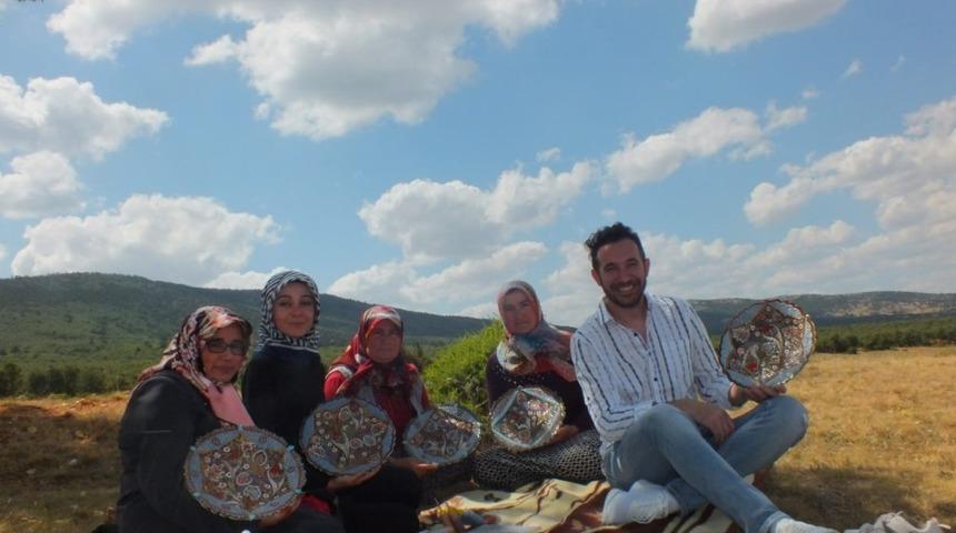 K&ouml;yl&uuml;ler &ccedil;ini sanatını doğada yaparak ge&ccedil;imlerini sağlıyorlar