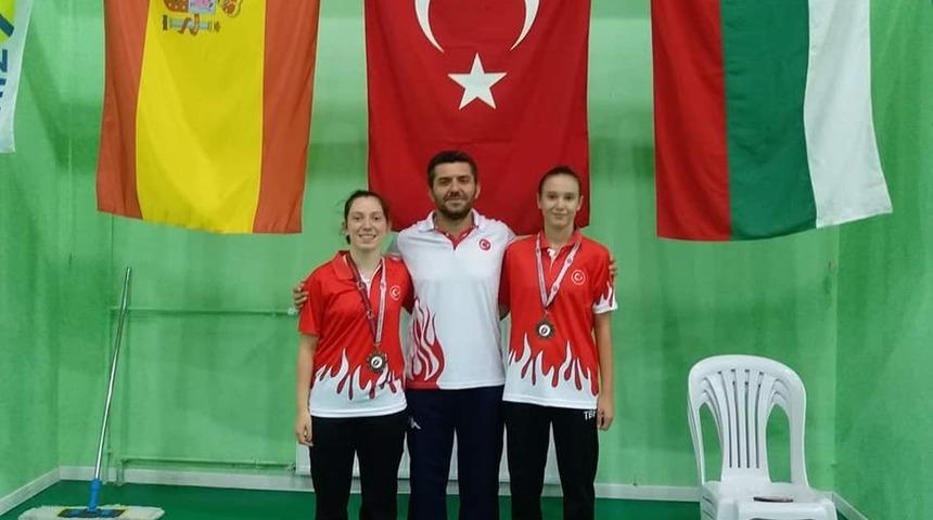 Selendili Kızlar Uluslararası Turnuvada &Uuml;&ccedil;&uuml;nc&uuml; Oldular.