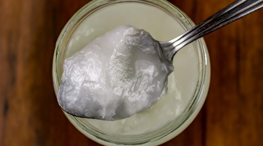 &Ouml;ğleden sonra tokluk i&ccedil;in Hindistan cevizi yağı