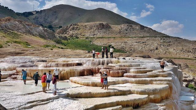 Başkale’deki travertenlere yoğun ilgi