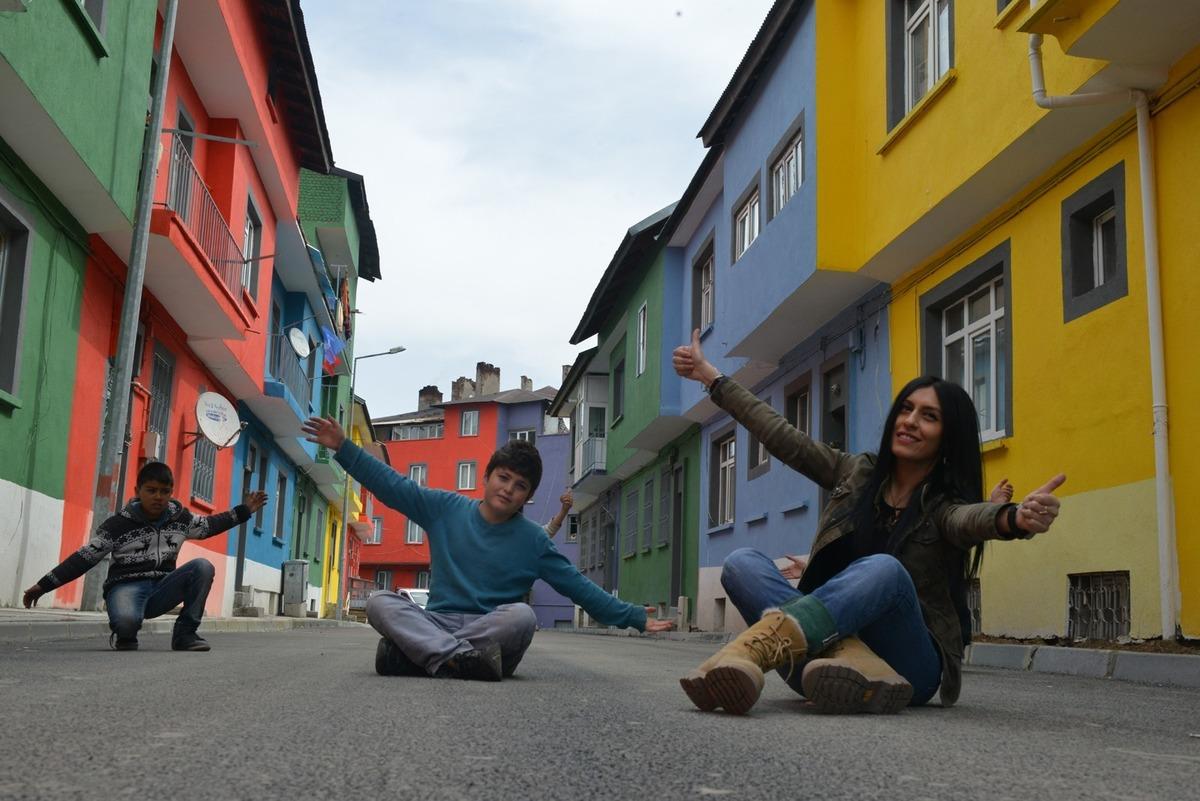 Erzurum&rsquo;un rengarenk mahallesi g&ouml;renleri kendine hayran bırakıyor