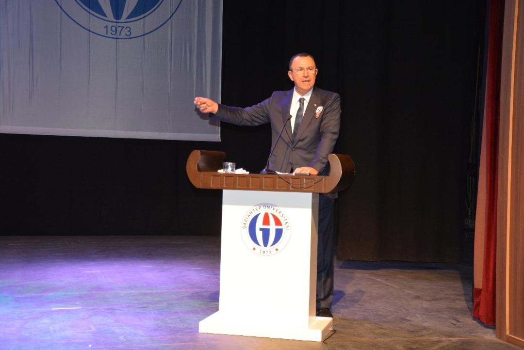 G&uuml;lsan Y&ouml;netim Kurulu Başkanı Top&ccedil;uoğlu&rsquo;ndan gen&ccedil;lere &lsquo;altın&rsquo; tavsiyeler