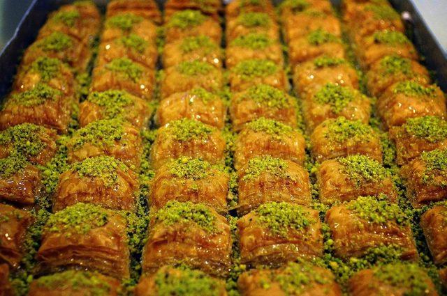 Bayram yaklaştı, baklava ve çikolataya ilgi arttı