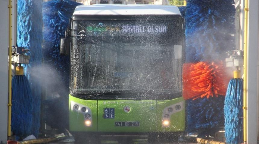 Otob&uuml;slere bayram temizliği yapıldı