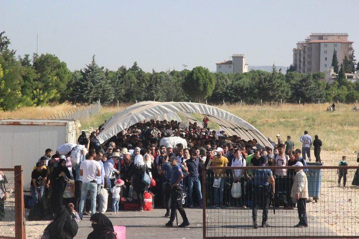 Kurban Bayramı için ülkesine dönen Suriyeli sayısı 33 bini buldu G2