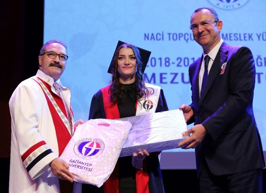 GA&Uuml;N Naci Top&ccedil;uoğlu Meslek Y&uuml;ksekokulu mezunlarını verdi