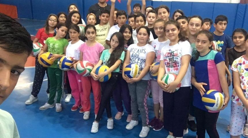 Develi&rsquo;de Voleybol Coşkusu