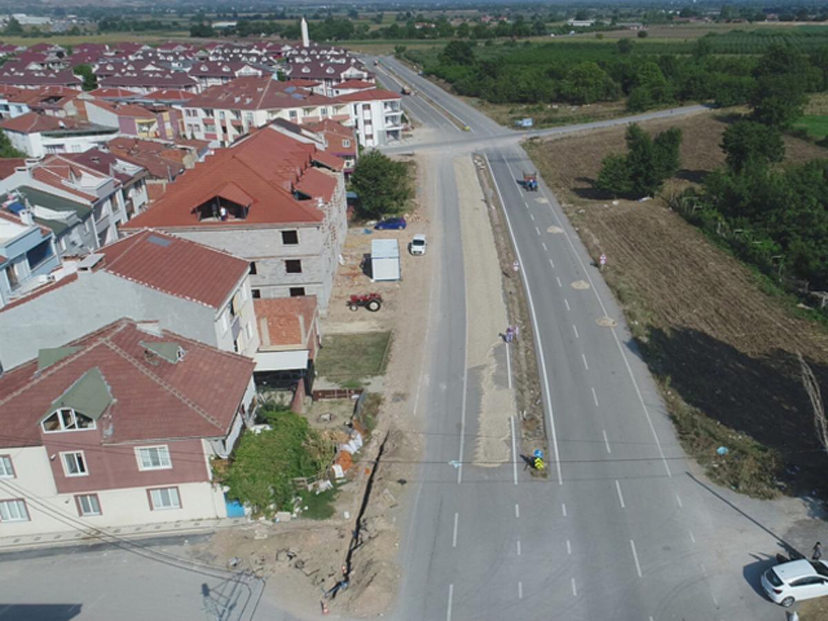 Trafiğe kapalı &ccedil;ekirdek yolunu g&ouml;renler şaşkına d&ouml;n&uuml;yor 