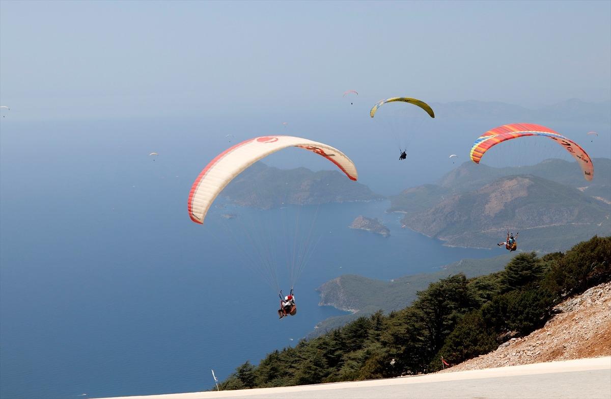 Bayramda u&ccedil;mak isteyenler soluğu Babadağ'da alıyor