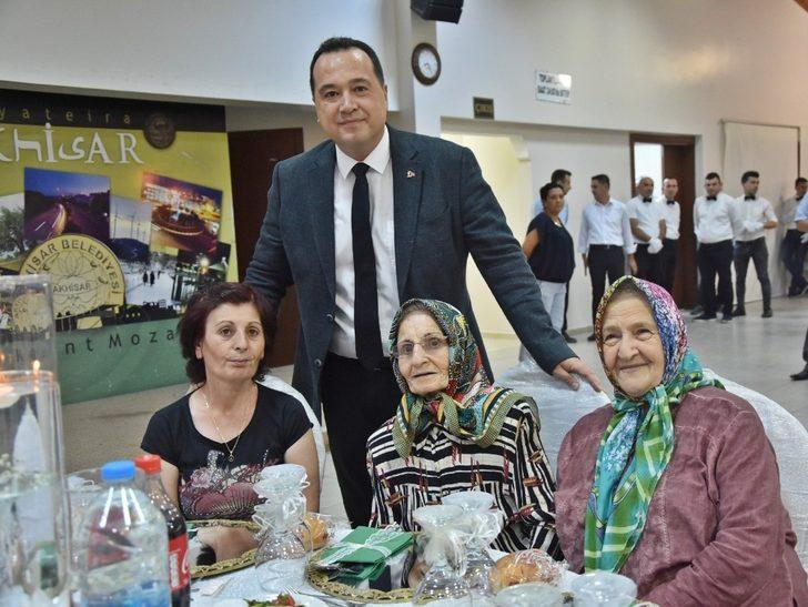 Başkan Dutlulu, bayram öncesi şehit yakınları ile yemekte buluştu G1