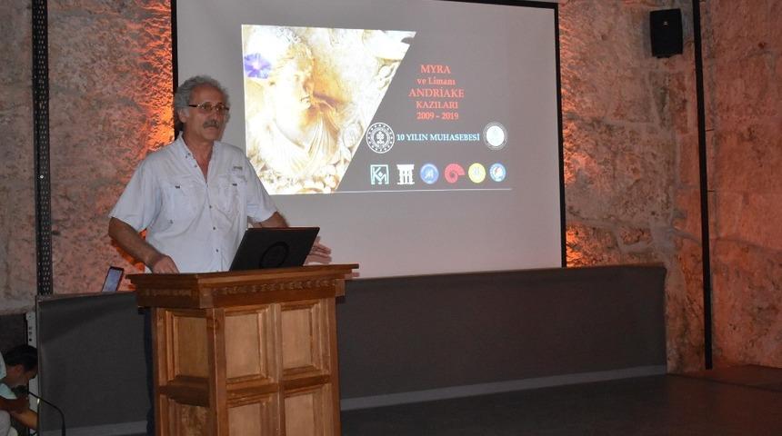 Demre&rsquo;de, &rsquo;10 Yılın Muhasebesi&rsquo; konferansı d&uuml;zenlendi