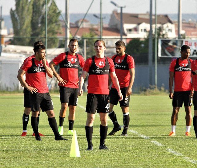 Mehmet Özcan için rekabet kızışıyor