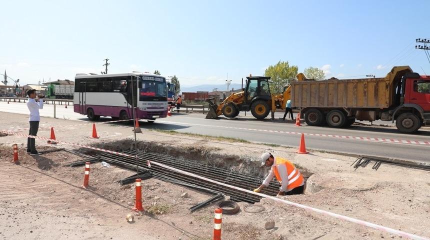 K&ouml;rfez&rsquo;de aciliyet gerektiren &uuml;st ge&ccedil;it i&ccedil;in ilk kazma vuruldu