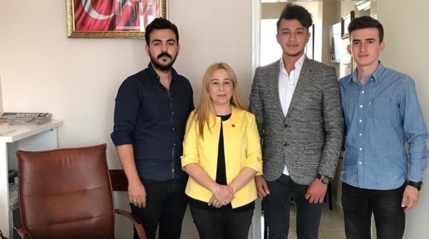 MHP&rsquo;li Esin Kara sorunları dinliyor