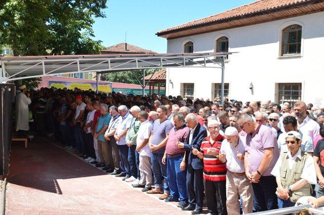 Trafik kazasında hayatını kaybeden sürücü son yolculuğuna uğurlandı