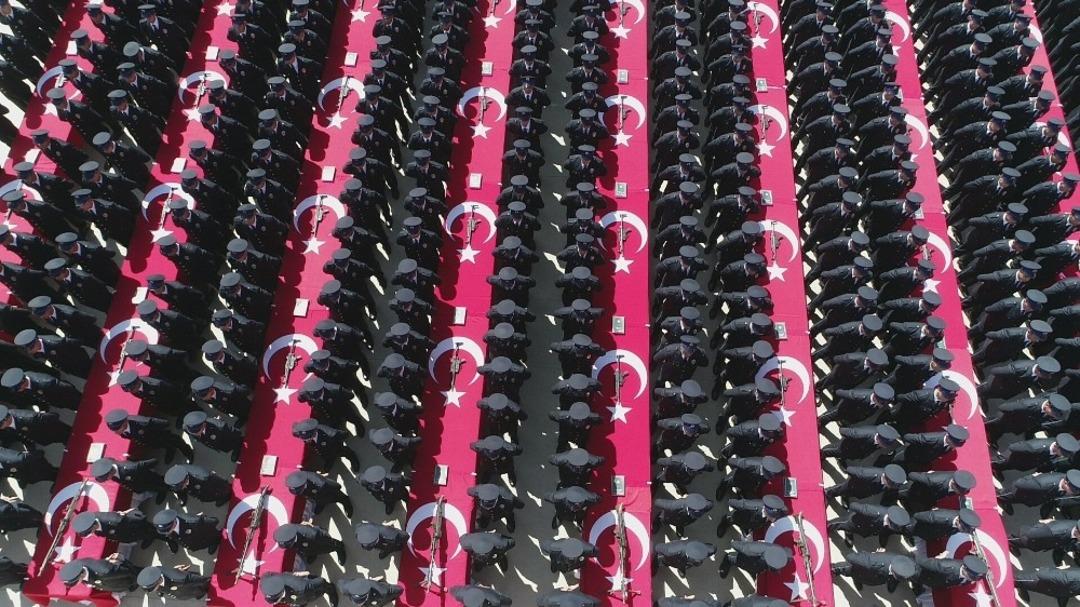 Karab&uuml;k POMEM&rsquo;de 484 polis adayı mezuniyet coşkusu yaşadı