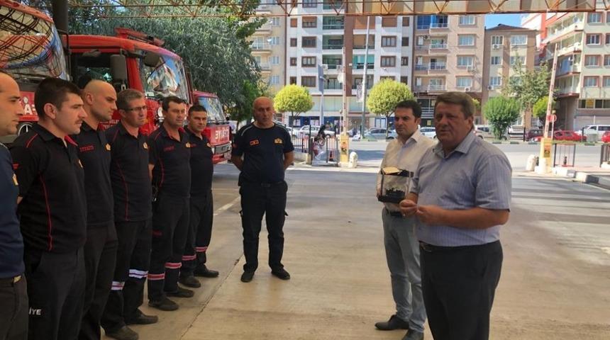 İtfaiye personeli engelli Burak&rsquo;ın tedavisine destek oldu