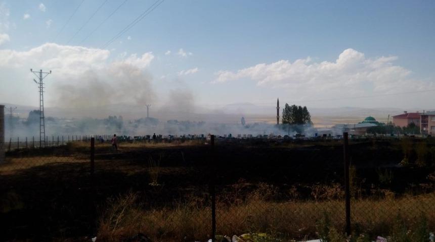 Saray il&ccedil;esinde mezarlık yangını