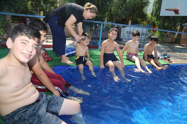 Mersin’de çocuklar için 4 farklı mahalleye portatif yüzme havuzu