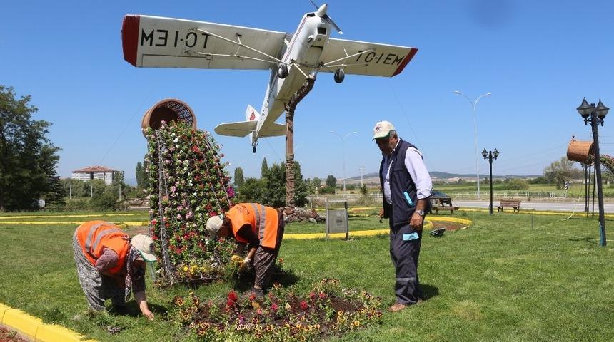 İn&ouml;n&uuml;&rsquo;de temizlik ve &ccedil;evre d&uuml;zenleme &ccedil;alışmaları devam ediyor