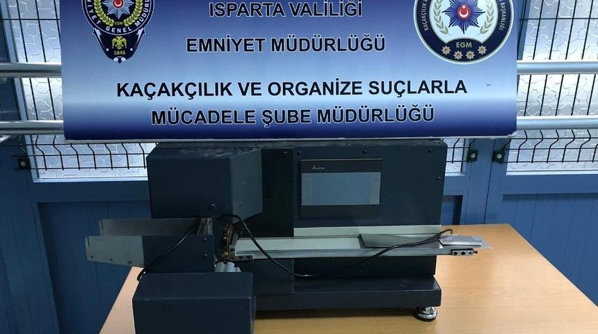 Isparta&rsquo;da otomatik sigara doldurma makinesi ele ge&ccedil;irildi
