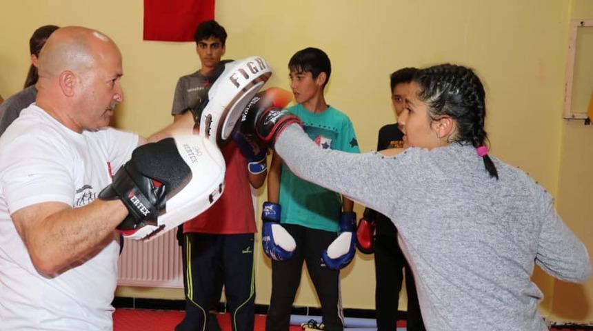 Boks yaz okulunda &ccedil;alışmalar s&uuml;r&uuml;yor