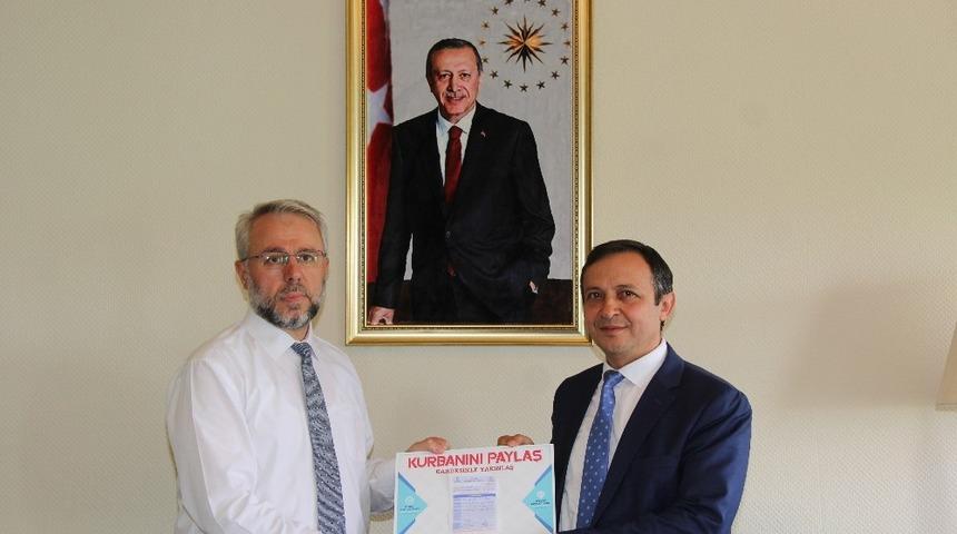 Erciyes ve Kayseri &Uuml;niversitesi Rekt&ouml;rlerinden Diyanet Vakfı&rsquo;na Kurban Bağışı