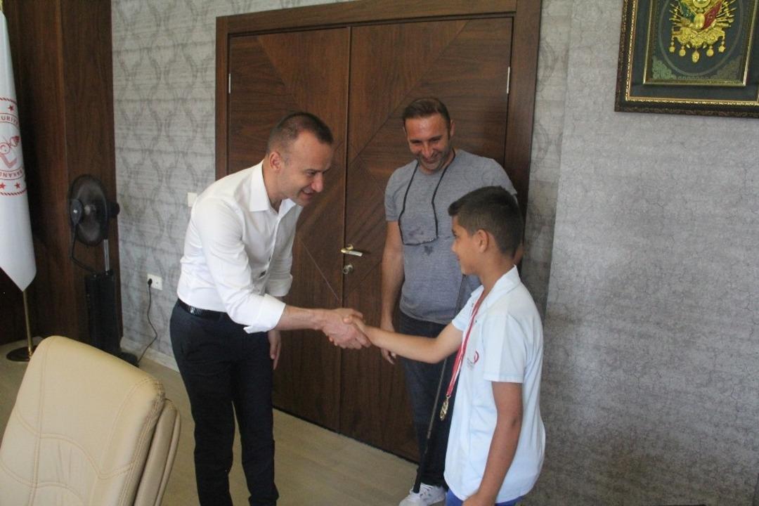 Ağrılı Başarılı Golf Sporculardan Tekin&rsquo;e Ziyaret