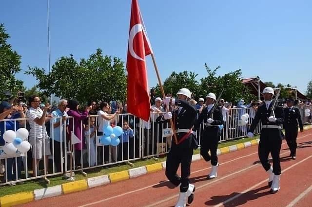 Aydın MHP, çiçeği burnunda polislere başarı diledi