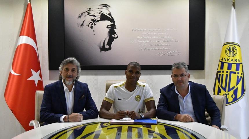 Ankarag&uuml;c&uuml; Ricardo Faty ile 1 yıllık s&ouml;zleşme imzaladı
