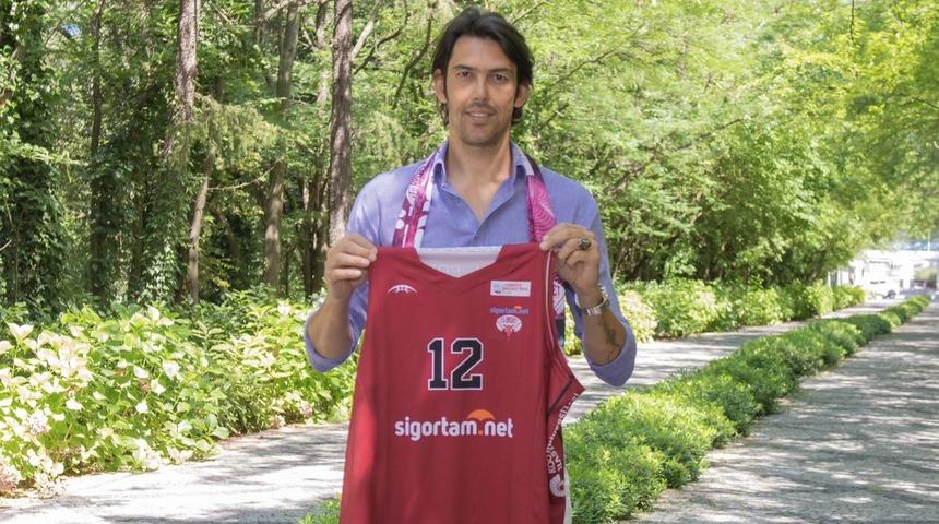 Kerem G&ouml;nl&uuml;m İT&Uuml; ile 1 yıllık s&ouml;zleşme imzaladı