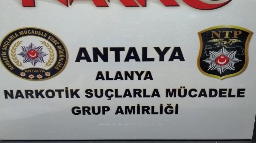 Alanya&rsquo;da otomobilde uyuşturucu baskınına 1 tutuklama