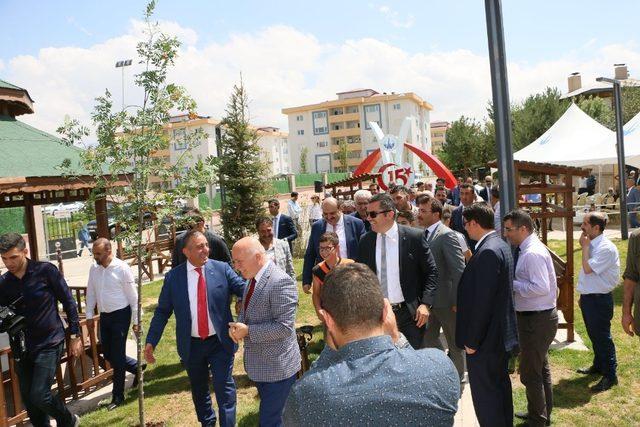 15 Temmuz Şehitler Anıtı ve Adalet Parkı hizmete açıldı